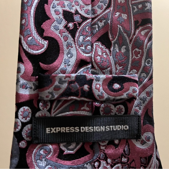 Express Tie - Mauve & Black Paisley - EUC - Picture 5 of 10